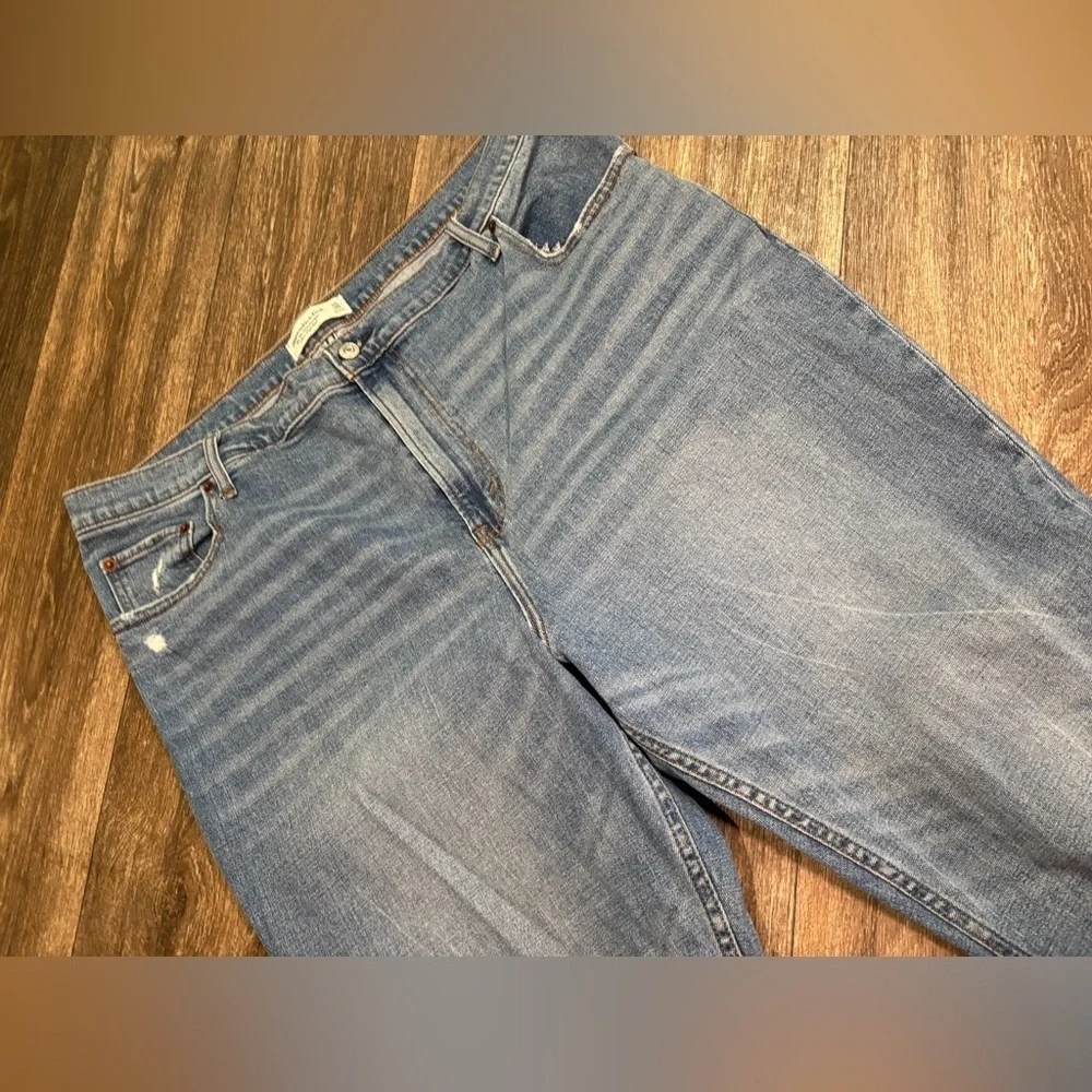 Abercrombie & Fitch The 90s Slim Straight Ultra High Rise Distressed Blue Jeans